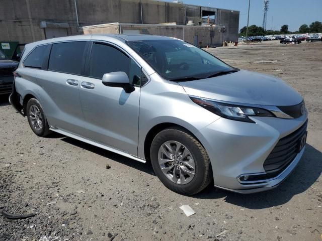 2021 Toyota Sienna XLE