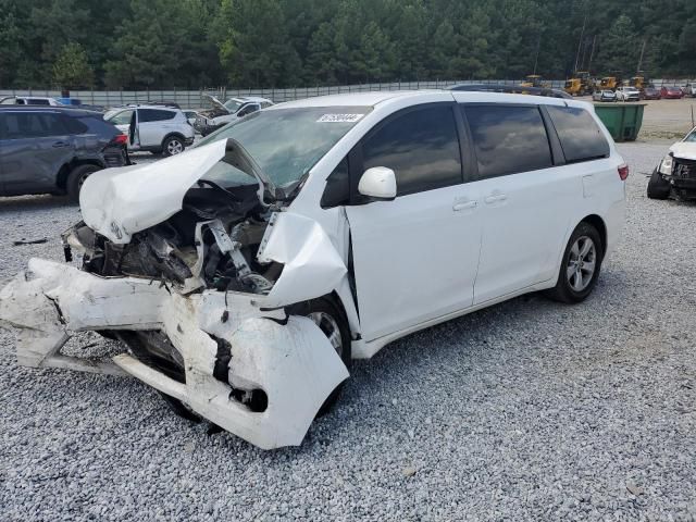 2017 Toyota Sienna LE