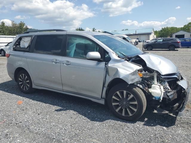 2018 Toyota Sienna LE