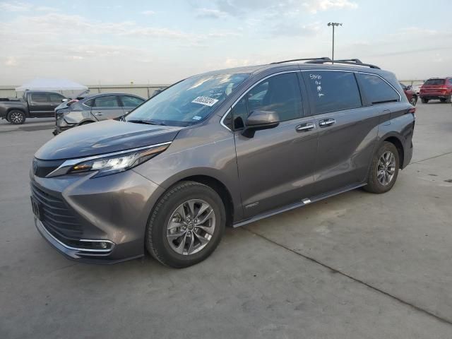 2021 Toyota Sienna XLE