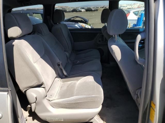 2005 Toyota Sienna CE