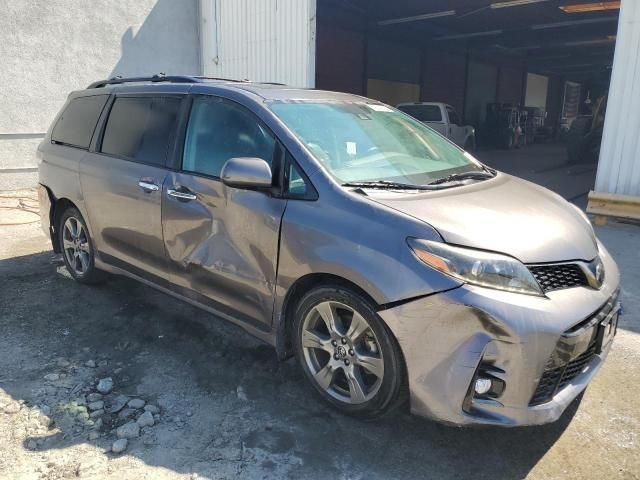 2020 Toyota Sienna SE