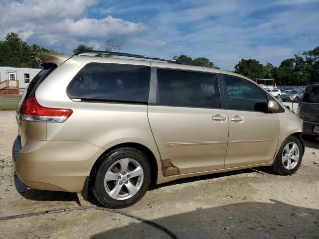 2013 Toyota Sienna LE