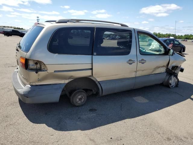 2000 Toyota Sienna LE