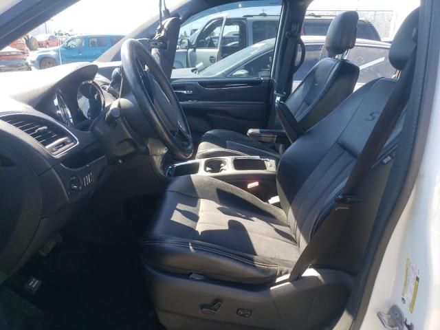 2014 Chrysler Town & Country S