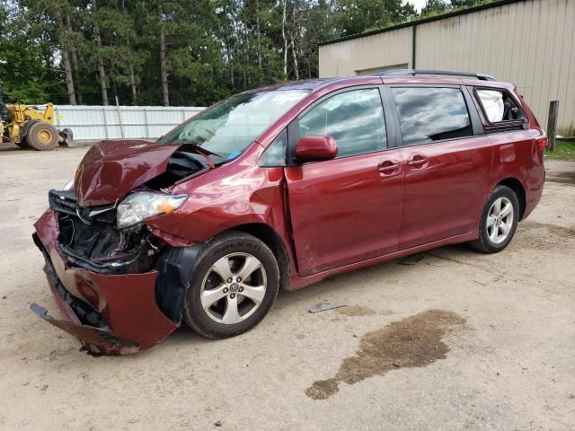 2018 Toyota Sienna LE