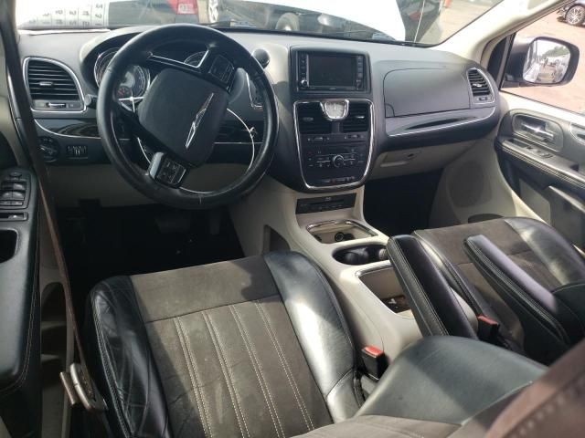 2014 Chrysler Town & Country Touring L