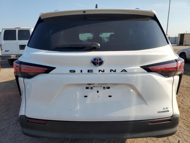 2022 Toyota Sienna LE