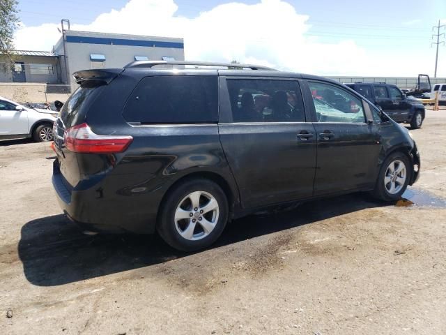 2015 Toyota Sienna LE