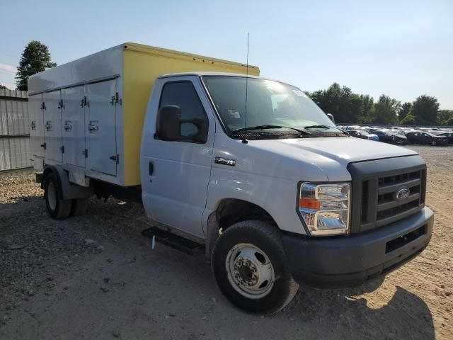 2017 Ford Econoline E450 Super Duty Cutaway Van