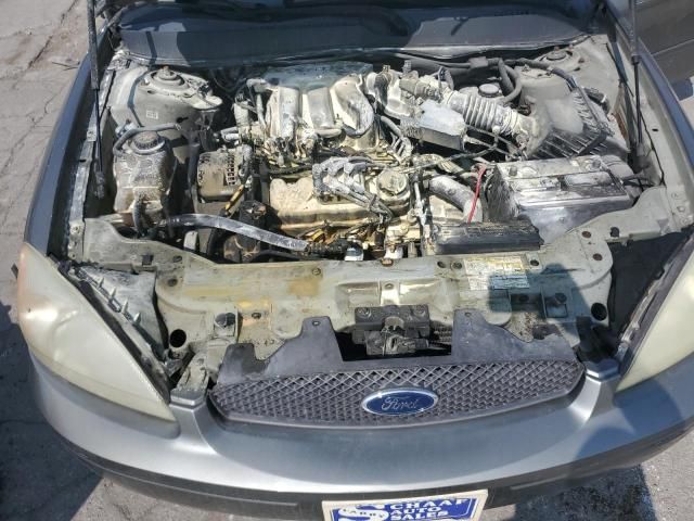 2004 Ford Taurus SE