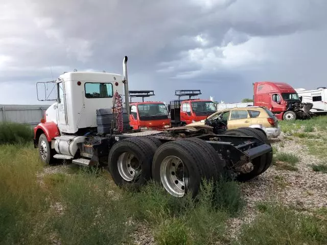 2005 Kenworth Construction T800