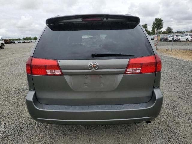 2005 Toyota Sienna XLE