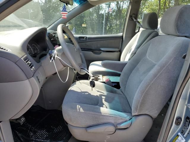 2005 Toyota Sienna CE