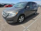 2010 Volkswagen Routan SE