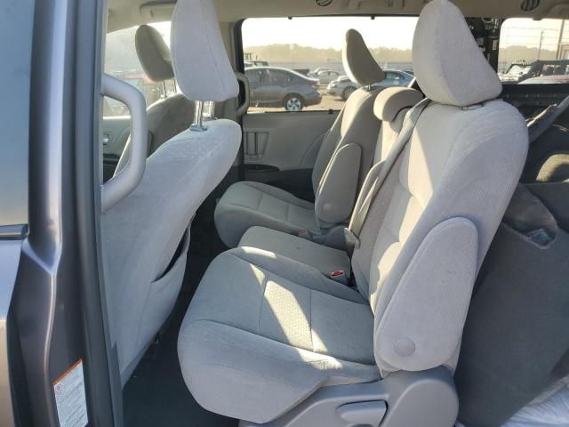 2019 Toyota Sienna LE