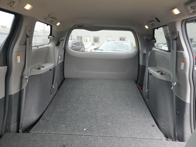 2019 Toyota Sienna LE