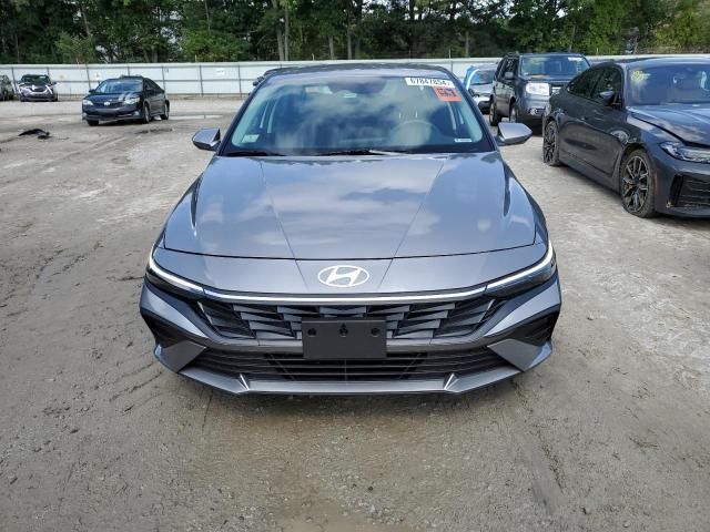 2024 Hyundai Elantra SE