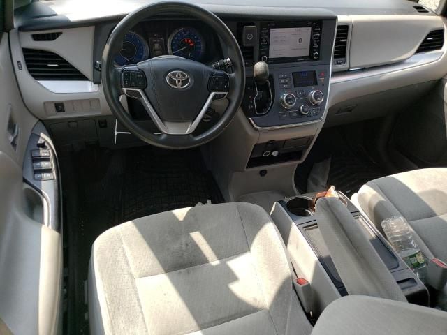 2019 Toyota Sienna LE