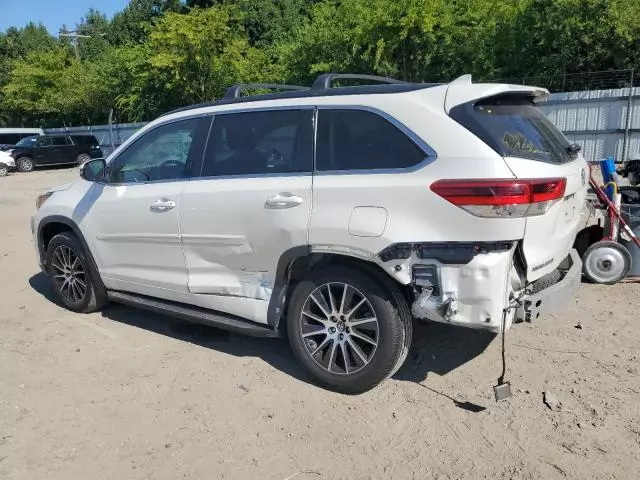 2017 Toyota Highlander SE