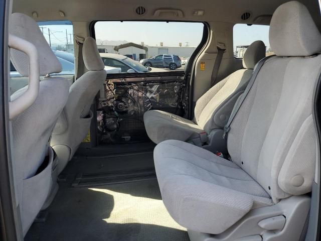 2014 Toyota Sienna LE