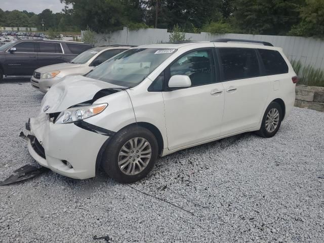 2017 Toyota Sienna XLE