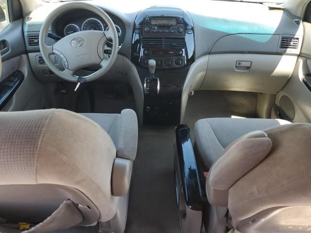 2004 Toyota Sienna CE