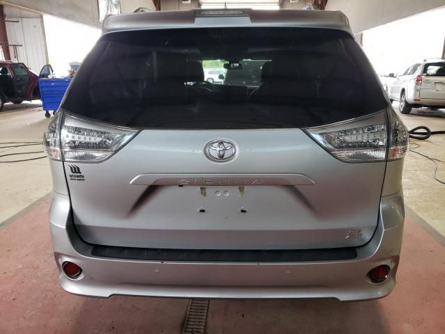 2019 Toyota Sienna SE