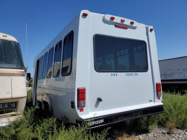 2011 Ford Econoline E450 Super Duty Cutaway Van