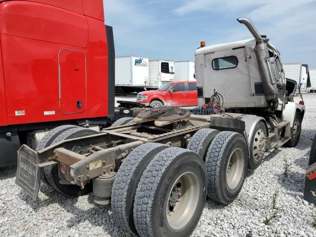 2000 Freightliner Conventional FLD120