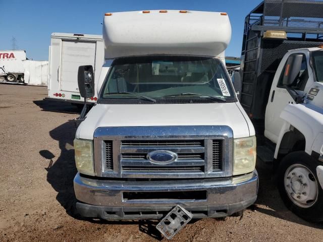 2008 Ford Econoline E350 Super Duty Cutaway Van