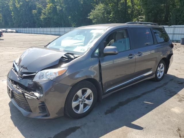 2018 Toyota Sienna LE