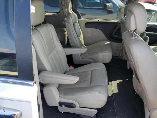 2011 Chrysler Town & Country Touring L