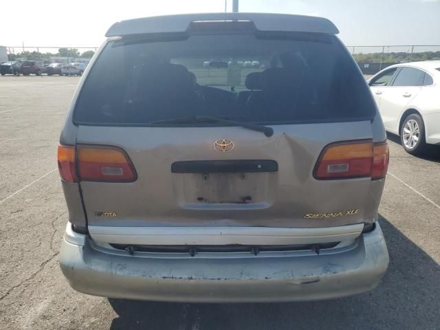 1999 Toyota Sienna LE