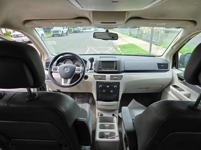 2011 Volkswagen Routan SE