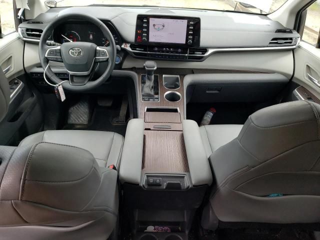 2021 Toyota Sienna XLE