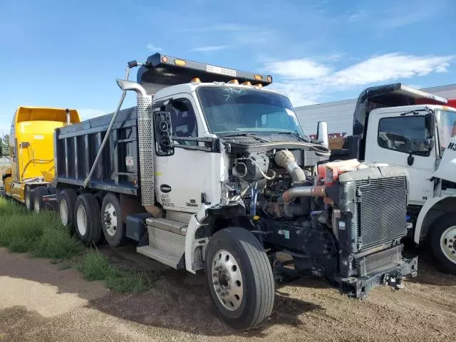 2021 Kenworth Construction T880