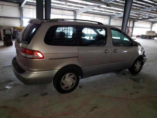 2003 Toyota Sienna LE