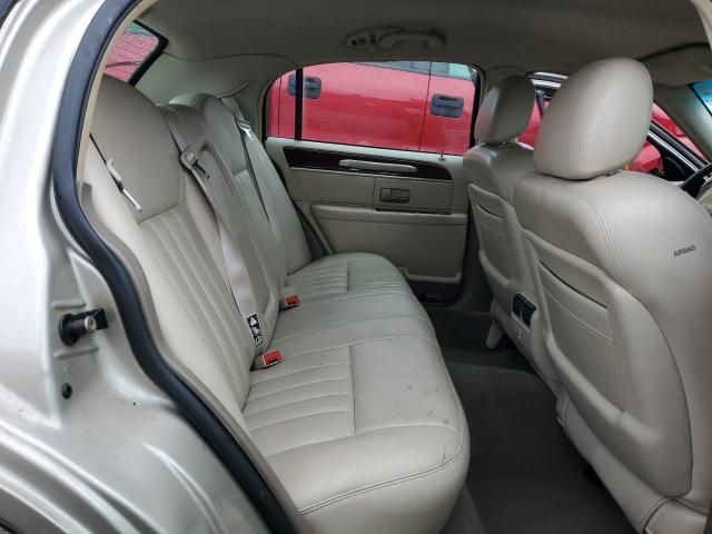 2004 Lincoln Town Car Executive