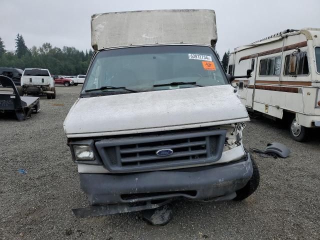 2004 Ford Econoline E350 Super Duty Cutaway Van