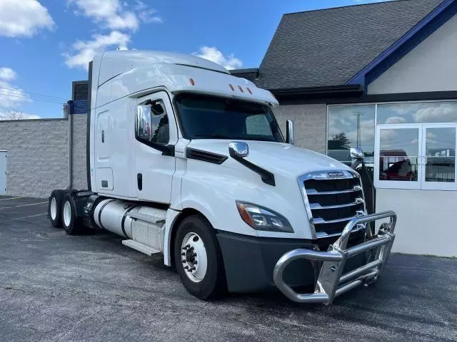 2020 Freightliner Cascadia 126