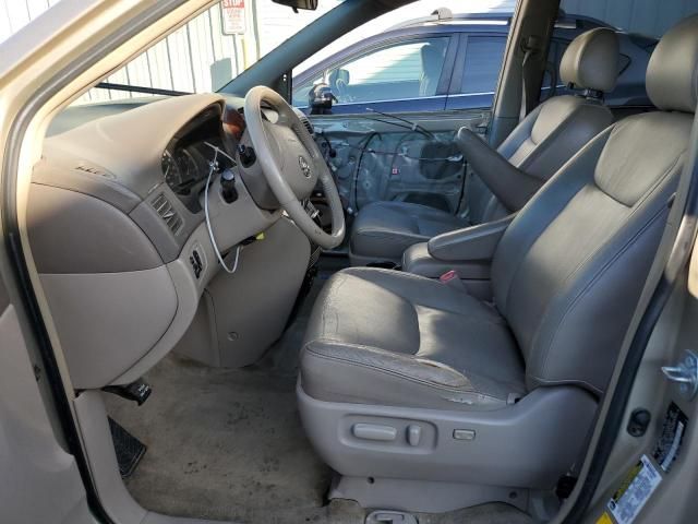 2005 Toyota Sienna XLE