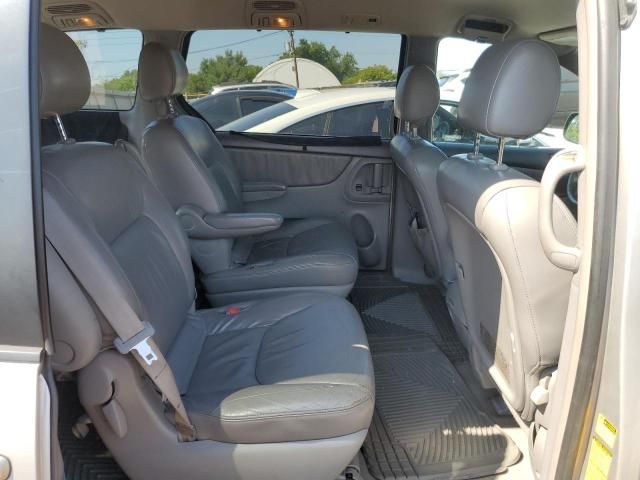 2004 Toyota Sienna XLE