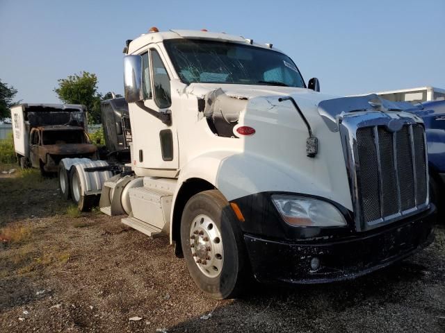 2012 Peterbilt 587