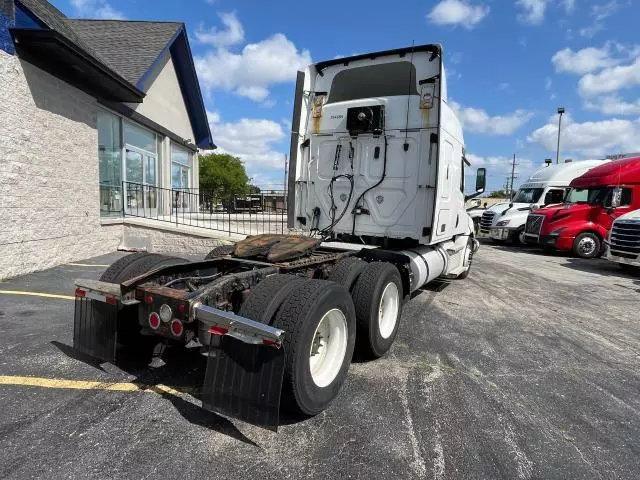 2020 Freightliner Cascadia 126