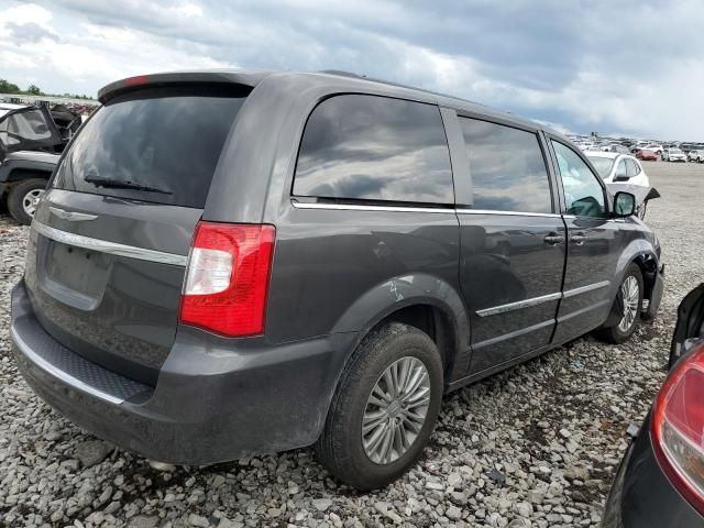 2016 Chrysler Town & Country Touring L