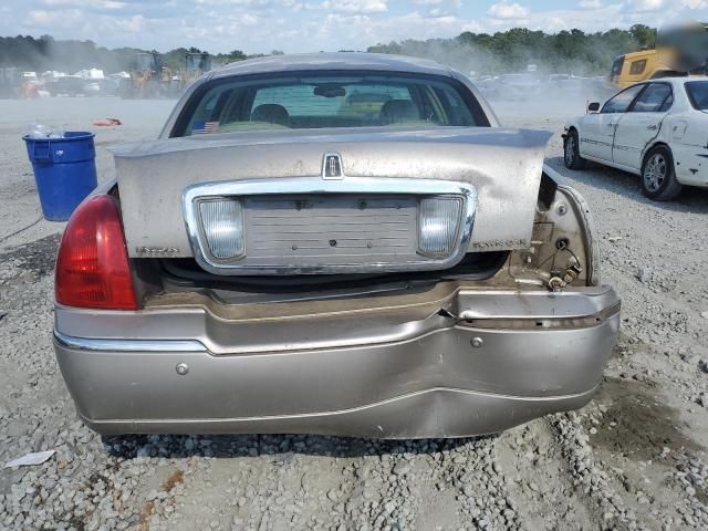 2003 Lincoln Town Car Signature