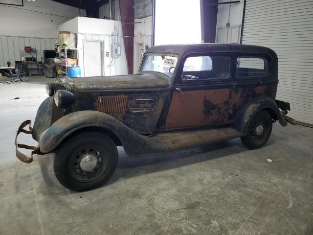 1934 Plymouth Sedan