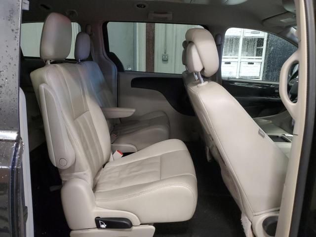 2015 Chrysler Town & Country LX