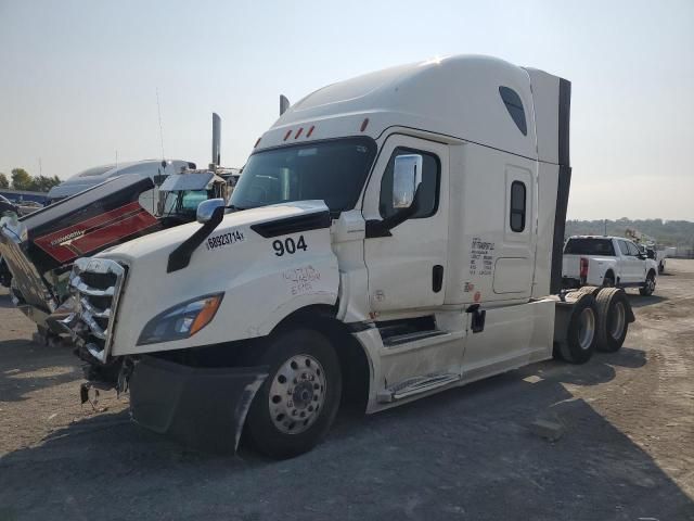 2020 Freightliner Cascadia 126